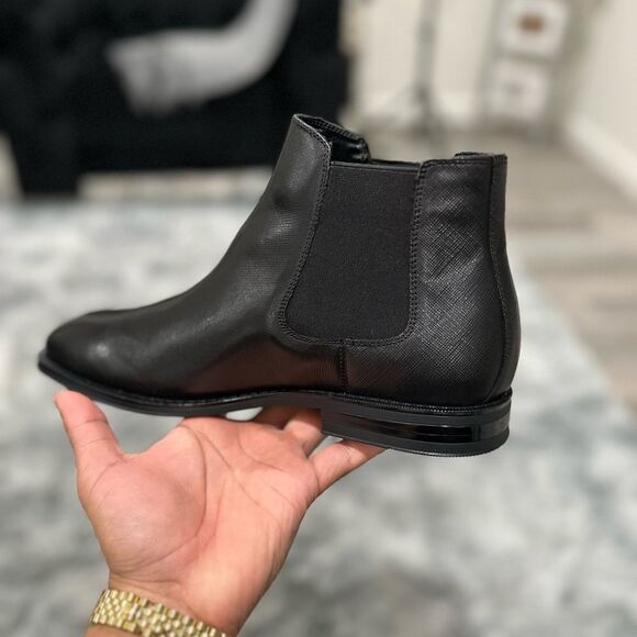 Black Chelsea Boots with Smooth Leather and Elastic Panels - Picture 3 of 6